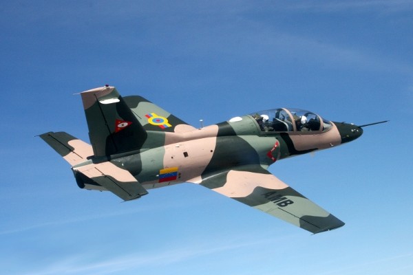 Máy bay huấn luyện K-8W của Không quân Venezuela, mua của Trung Qjuốc
