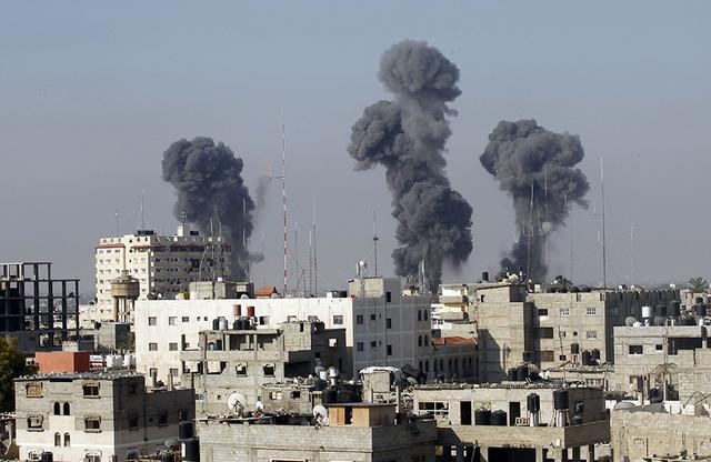 Quân đội Israel không kích dải Gaza