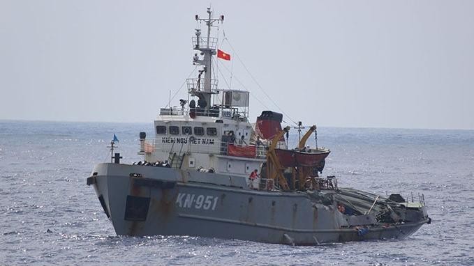 Trung Quốc khủng bố Việt Nam tại vùng đặc quyền kinh tế, thềm lục địa của Việt Nam: đã đâm dẫ man và có ý định đâm chìm tàu kiểm ngư KN 951 của Việt Nam.
