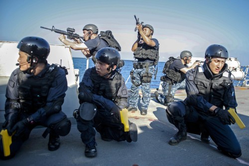 Tập trận Malabar 2014: Binh sĩ đặc nhiệm Mỹ-Nhật chống khủng bố trên tàu ngày 27 tháng 7 năm 2014