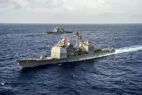 Tàu tuần dương tên lửa CG-7 Hải quân Mỹ trong cuộc tập trận Malabar 2014 ở vùng biển Okinawa ngày 30 tháng 7 năm 2014.