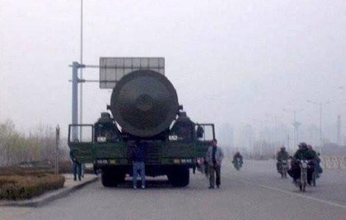 Tên lửa đạn đạo xuyên lục địa Đông Phong-41 Trung Quốc được dân mạng tuyên truyền