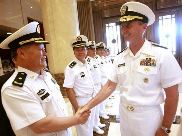 Tham mưu trưởng Hải quân Mỹ, Đô đốc Jonathan Greenert tại Trung Quốc ngày 15 tháng 7 năm 2014