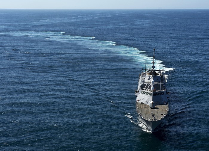 Mỹ triển khai tàu tuàn duyên USS Freedom ở Singapore, chốt chặn đường ra vào eo biển Malacca.