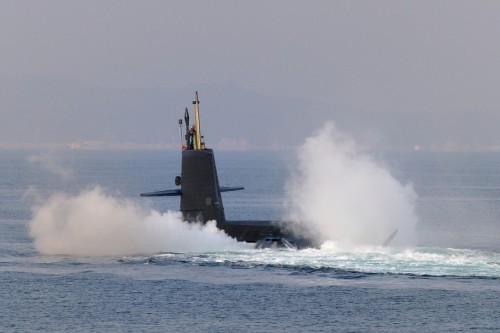 Vũ khí trang bị của Nhật Bản có sức hấp dẫn rất lớn. Trong hình là tàu ngầm AIP lớp Soryu tiên tiến của Nhật Bản.