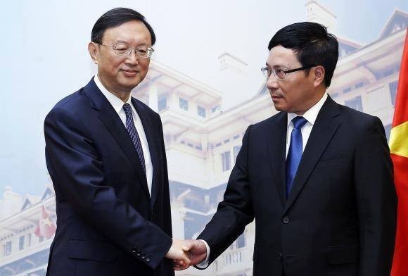 Cựu Ngoại trưởng Trung Quốc Dương Khiết Trì (trái) và Phó Thủ tướng kiêm Bộ trưởng Ngoại giao Việt Nam Phạm Bình Minh