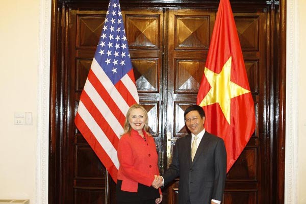 Cựu Ngoại trưởng Mỹ Hillary Clinton trong một lần đến thăm Việt Nam
