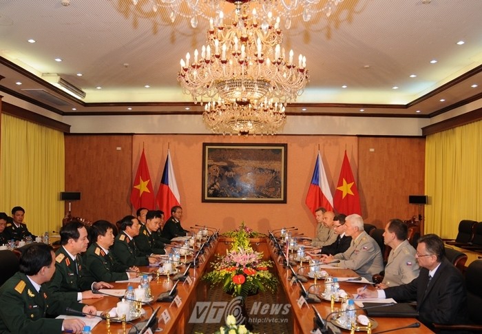 Sáng 15 tháng 8 năm 2014, Đoàn đại biểu quân đội hai nước Việt Nam - Cộng hòa Séc tiến hành hội đàm (ảnh VTC News)