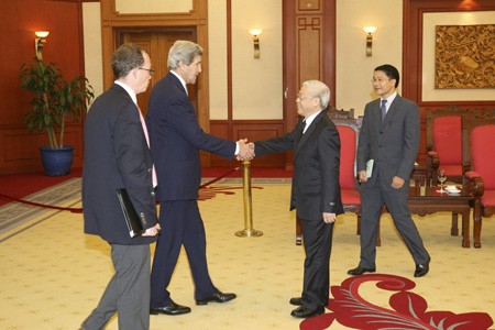 Tháng 12 năm 2013, Ngoại trưởng Mỹ John Kerry thăm Việt Nam, gặp gỡ với Tổng bí thư ĐCSVN Nguyễn Phú Trọng