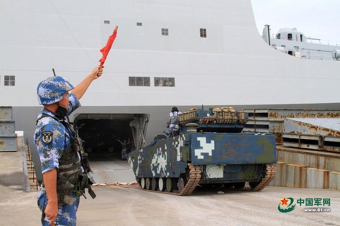 Hạm đội Nam Hải, Hải quân Trung Quốc tập trận đổ bộ quy mô lớn trên Biển Đông (nguồn báo Phượng Hoàng, Hồng Kông ngày 26 tháng 8 năm 2014)