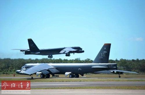 Máy bay ném bom B-52 tham gia huấn luyện Pitch Black, cất cánh từ căn cứ không quân ở Darwin, Australia