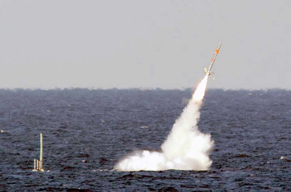Tên lửa hành trình Tomahawk Mỹ bắn từ tàu ngầm, Hải quân Mỹ (ảnh minh họa)