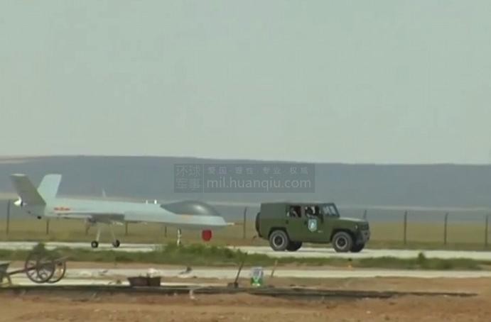 Báo Nga công bố hình ảnh máy bay không người lái Dực Long xuất hiện trong diễn tập &quot;Sứ mệnh hòa bình-2014&quot;