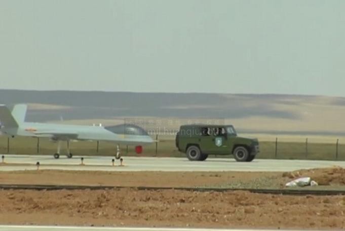 Báo Nga công bố hình ảnh máy bay không người lái Dực Long xuất hiện trong diễn tập &quot;Sứ mệnh hòa bình-2014&quot;