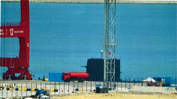 Hình ảnh tàu ngầm Type 039 Hải quân Trung Quốc ở Sri Lanka vào trung tuần tháng 9 năm 2014 (nguồn mạng Quan sát TQ)