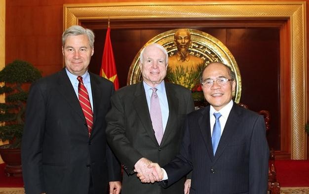 Từ ngày 7 đến ngày 10 tháng 8, Thượng nghị sĩ Mỹ John McCain thăm Việt Nam (ảnh tư liệu)