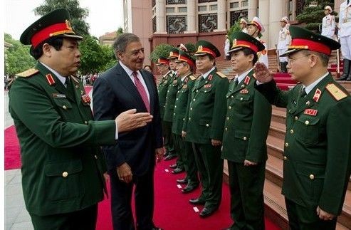 Năm 2012, Bộ trưởng Quốc phòng Mỹ đến thăm Việt Nam, trong đó có đến thăm vịnh Cam Ranh (ảnh tư liệu)