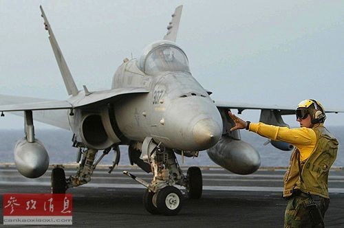 Máy bay chiến đấu F/A-18 Hornet trên tàu sân bay Carl Vinson Hải quân Mỹ