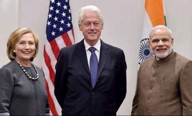 Thủ tướng Ấn Độ Narendra Modi gặp gỡ vợ chồng cựu Tổng thống Mỹ Bill Clinton