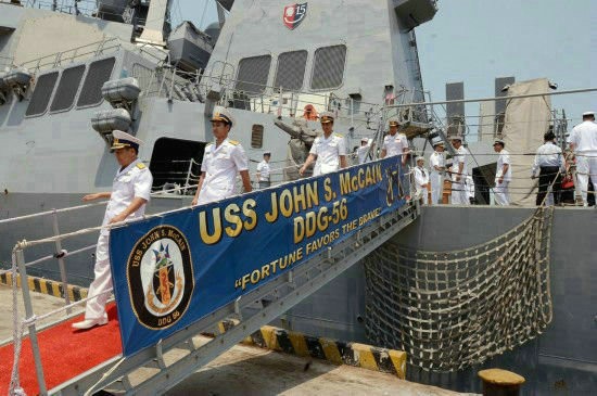 Quân đội Mỹ mở cửa tàu Aegis cho Quân đội Việt Nam tham quan (nguồn Thời báo Hoàn Cầu, TQ)