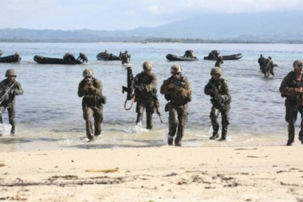 Ngày 2 tháng 10 năm 2014, Mỹ-Philippines tiến hành diễn tập tấn công đổ bộ ở bờ biển đảo Palawan