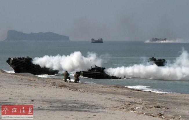Ngày 5 tháng 10 năm 2014, Mỹ-Philippines tổ chức diễn tập xe chiến đấu đột kích đổ bộ (nguồn Tin tức Tham khảo, TQ)