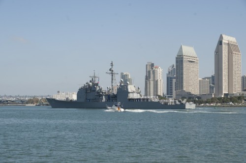 Ngày 22 tháng 8 năm 2014, cụm chiến đấu tàu sân bay USS Carl Vinson Hải quân Mỹ rời San Diego, đến Tây Thái Bình Dương, triển khai ở xung quanh Biển Đông. Trong cụm chiến đấu này, ngoài tàu sân bay USS Carl Vinson, còn có 3 tàu khu trục tên lửa Aegis (DDG-105, DDG-101, DDG-104) và tàu tuần dương tên lửa CG-52