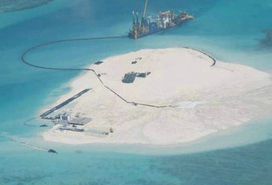 Trung Quốc đang xây đảo nhân tạo ở đá Gạc Ma - quần đảo Trường Sa của Việt Nam (nguồn Thời báo Hoàn Cầu)