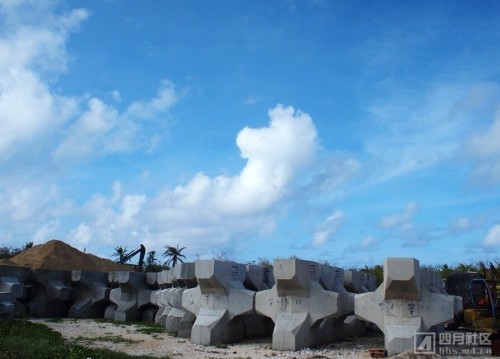 Trung Quốc xây dựng phi pháp các công trình trên đảo Phú Lâm, quần đảo Hoàng Sa của Việt Nam (nguồn mạng sina Trung Quốc)