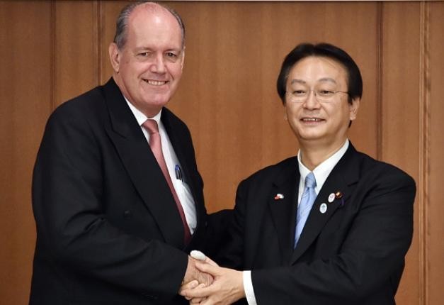 Ngày 16 tháng 10 năm 2014, Bộ trưởng Quốc phòng Australia và Nhật Bản hội đàm