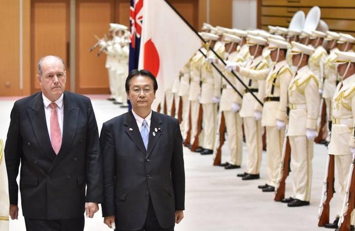Bộ trưởng Quốc phóng Australia David Johnston thăm Nhật Bản
