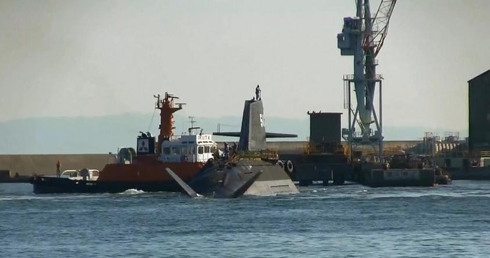 Ngày 8 tháng 10 năm 2014, Nhật Bản hạ thủy tàu ngầm Thần Long lớp Soryu