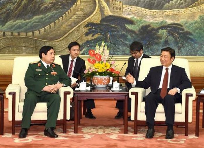Bộ trưởng Quốc phòng Phùng Quang Thanh hội kiến với Phó chủ tịch nước Trung Quốc Lý Nguyên Triều