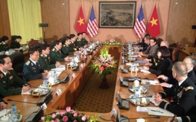 Từ ngày 13 đến ngày 16 tháng 8 năm 2014, Chủ tịch Hội đồng tham mưu trưởng Liên quân Mỹ Martin Dempsey thăm Việt Nam (ảnh nguồn mạng sina TQ)