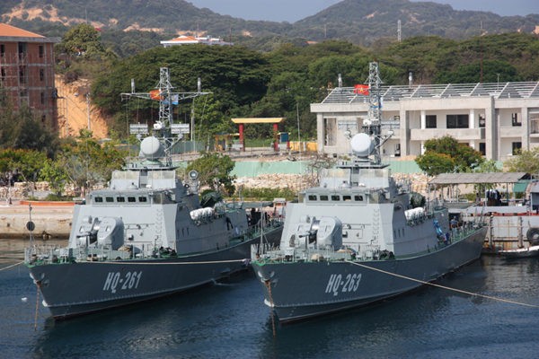 Tàu chiến chủ lực tiên tiến của Hải quân Việt Nam ở quân cảng Cam Ranh (nguồn Tân Hoa xã)