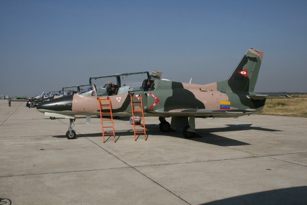 Máy bay huấn luyện K-8W Trung Quốc xuất khẩu cho Venezuela