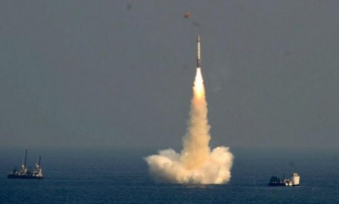 Hình ảnh mô tả tàu ngầm hạt nhân Arihant bắn tên lửa (nguồn mạng deccanchronicle.com)