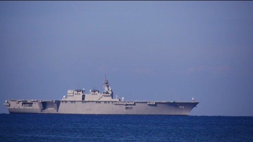 Tàu sân bay trực thăng Izumo đang chạy thử trên biển, sắp biên chế cho Lực lượng Phòng vệ Biển Nhật Bản
