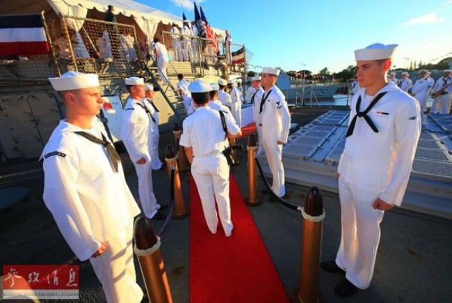 Ngày 7 tháng 9 năm 2013, binh sĩ hải quân Trung Quốc và Mỹ giao lưu văn hóa ở Trân Châu Cảng