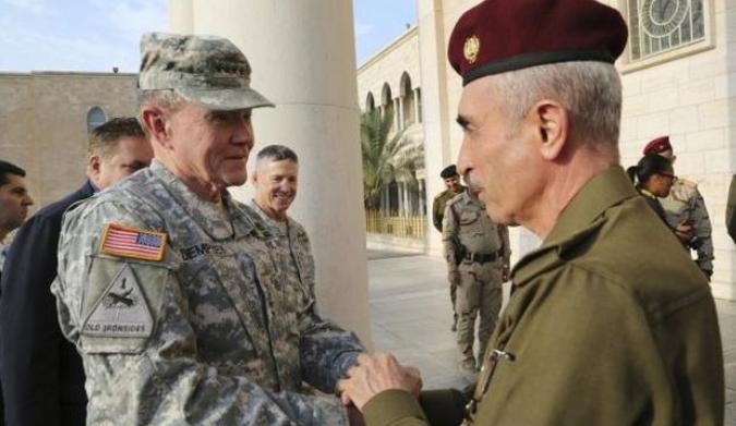 Chủ tịch Hội đồng tham mưu trưởng Liên quân Mỹ Martin Dempsey ở Baghdad, Iraq vào ngày 15 tháng 11 năm 2014