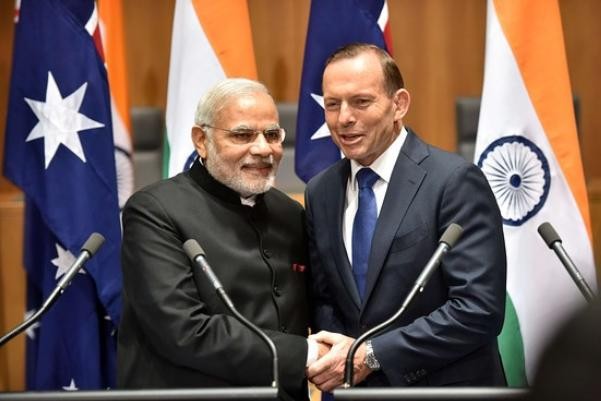 Thủ tướng Ấn Độ và Australia bắt tay nhau