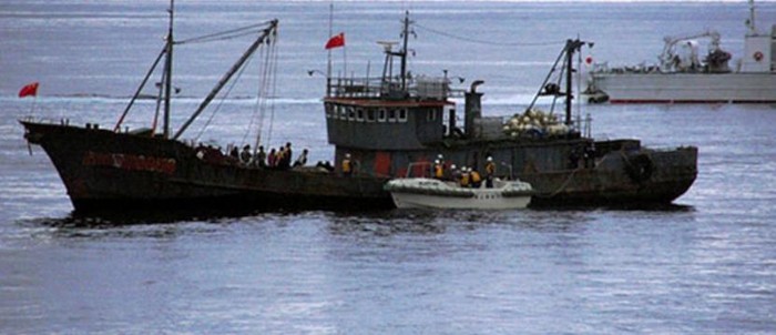 Lực lượng bảo vệ bờ biển Nhật Bản bắt giữ tàu cá Trung Quốc khai thác trộm san hô