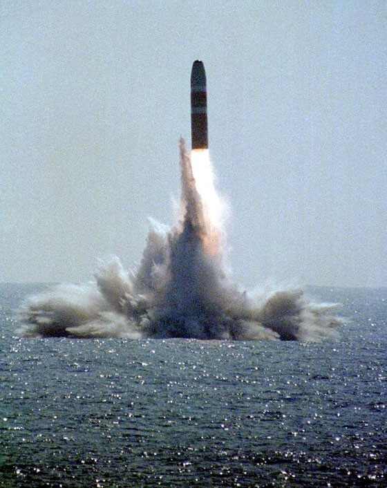 Tên lửa đạn đạo Cự Lang-2 của tàu ngầm hạt nhân chiến lược Trung Quốc