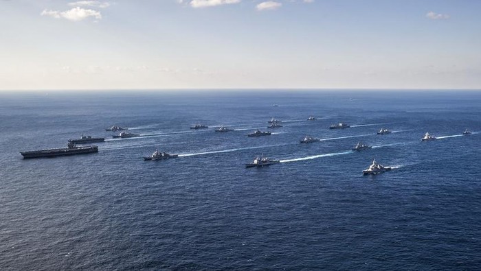 Ngày 19 tháng 11 năm 2014, Mỹ-Nhật phô diễn sức mạnh trên biển sau khi kết thúc diễn tập Keen Sword 2015