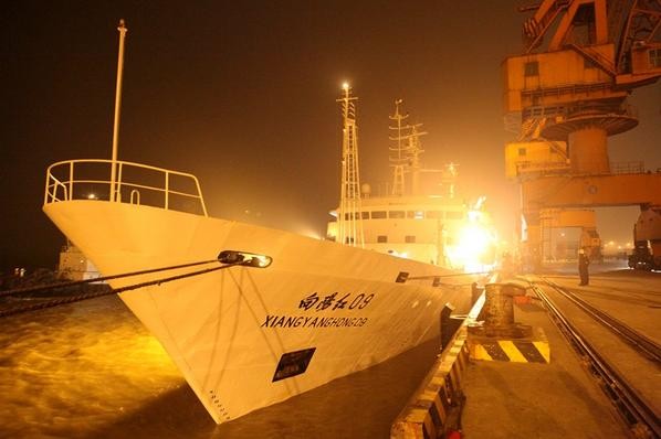 Tàu Hướng Dương Hồng 09 mang theo tàu lặn Giao Long khi còn ở tỉnh Giang Tô, Trung Quốc