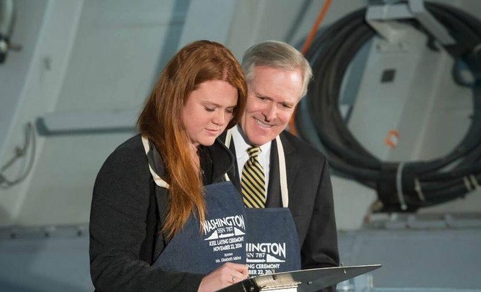 Con gái Tư lệnh Hải quân Mỹ trong lễ khởi công chế tạo tàu ngầm USS Washington