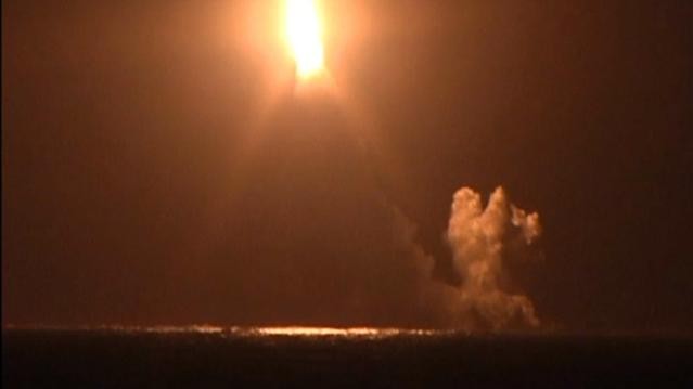 Tàu ngầm hạt nhân chiến lược lớp Borey Nga bắn thử tên lửa đạn đạo xuyên lục địa Bulava