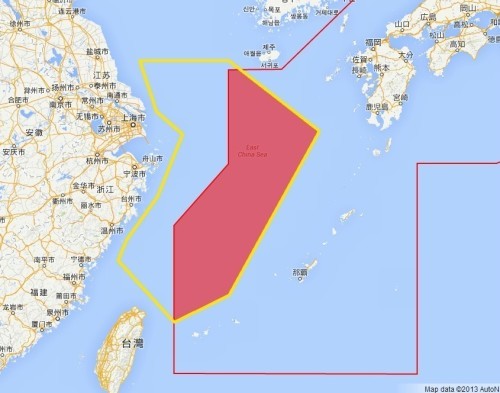Vùng nhận dạng phòng không biển Hoa Đông do Trung Quốc lập ra bao trùm lên cả đảo Senkaku do Nhật Bản kiểm soát và chồng lấn với Vùng nhận dạng phòng không của Nhật Bản