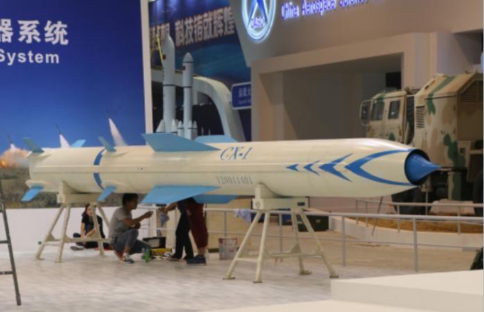 Mô hình tên lửa hành trình chống hạm siêu âm CX-1 tại Triển lãm hàng không Chu Hải 2014 Trung Quốc