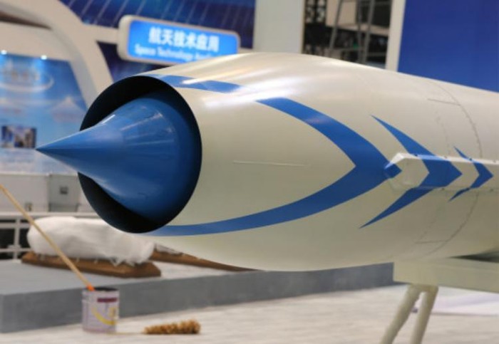 Mô hình tên lửa hành trình chống hạm siêu âm CX-1 tại Triển lãm hàng không Chu Hải 2014 Trung Quốc